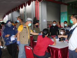 Hari ini 4000 Vaksin Tersampaikan Ke Warga Tim Wilayah 1 DI Stadion Patriot Candrabhaga Kota Bekasi