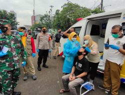 3 Pilar Kota Bekasi Laksanakan Woro-Woro Ke Pasar Baru Dan Ambil Sampel Acak Pedagang Dan Pembeli Untuk Swab PCR.