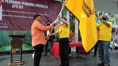 Ketum Pewarna Indonesia Yusuf Mujiono Lantik Pengurus PD Pewarna DIY
