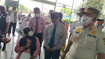 Penuhi Herd Immunity Warga, Walikota Pantau Vaksin Anak Di SMP Al-Azhar 6 Jaka Permai.