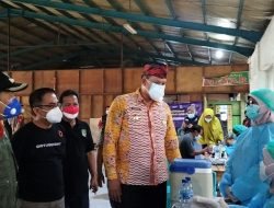 Wakil Walikota Bekasi Tinjau Vaksinasi Pedagang Di Pertokoan Kranji.