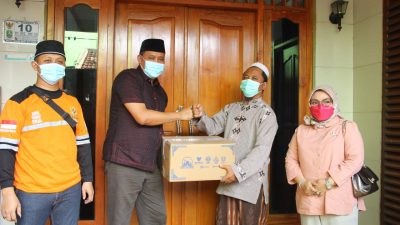 Wakil Walikota Bekasi Secara Simbolis Berikan Paket GMB Untuk Masjid