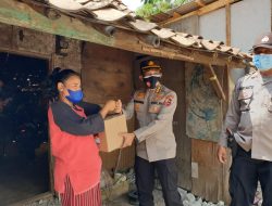 Warga Daerah Slum Area di Bekasi Mendapat 1250 Paket Sembako dari Korbinmas Baharkam Polri
