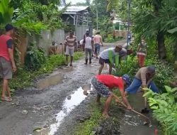 Kerja Bakti Bersihkan Drainase, Bentuk Kepedulian Warga Terhadap Lingkungan
