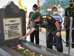 Pangdam XIII/Merdeka Pimpin Ziarah Rombongan Ke Makam Pahlawan Nasional Tuanku Imam Bonjol