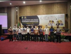 Ketua Kadin Jawa Barat Lantik Pengurus Kadin Karawang