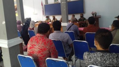 Mewakili Danramil, Bamin Bakti TNI Koramil 19/ Kuwarasan Hadiri Rakor Penyaluran BPNT