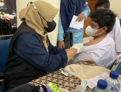 Vaksinasi Anak Usia 6-11 Tahun Mulai Digelar di SD Islam Al Azhar 6 Jaka Permai