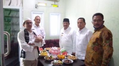 Bupati Akhmad Marjuki dan Dirut PDAM Tirta Bhagasasi Hadiri Aqiqah Putri Ketua SMSI Bekasi Raya