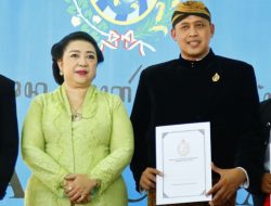 Keraton Surakarta Anugerahi Gelar Kanjeng Raden Tumenggung Kepada Plt. Walikota Bekasi