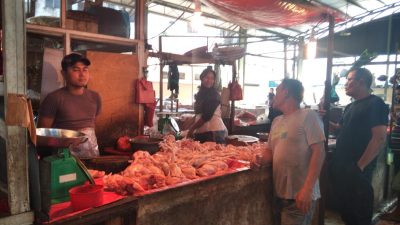 Pedagang Ayam Potong Di Medan Mengeluh
