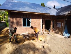 Wujudkan Kemanunggalan TNI dan Rakyat, Babinsa Bantu Warga Di Desa Binaannya