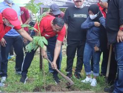 Plt Walikota Bekasi Secara Simbolis Tanam 1000 Pohon Sukun