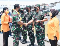 Danrem 081/DSJ Sambut Kunker Panglima TNI dan Ketua Umum Dharma Pertiwi di Lanud Iswahjudi