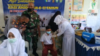 Danramil 15/Tiro Tinjau Langsung Pelaksanaan Vaksinasi Bagi Anak Usia 6 – 11 Tahun