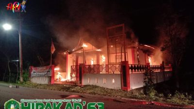 Kantor Geuchik Ludes Terbakar Api, Anggota Koramil Turun Tangan Bantu Proses Pemadaman
