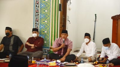 Warga RW 17 Kelurahan Bintara Sampaikan Aspirasi Setelah Shalat Jumat Berjemaah dengan Plt Wali Kota Bekasi