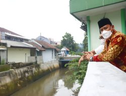 Plt Wali Kota Bekasi Tinjau Tanggul Kali Cakung yang Telah Diperbaiki