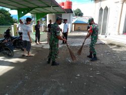Peduli Kebersihan Lingkungan Desa, Anggota Koramil Meureudu Bersama Warga Bersihkan Rumah Ibadah