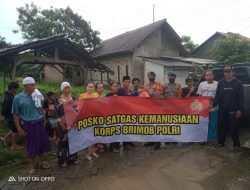 Korps Brimob Polri Salurkan Bantuan Paket Sembako Untuk Warga Kp. Pekapuran Banten