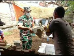 Polisi dan TNI di Karawang Bantu Nenek Atem Buatkan Toilet
