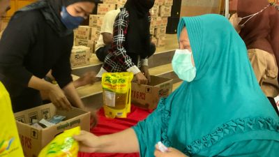 3000 Liter Minyak Goreng Dijual Murah pada Bazaar UMKM di Gedung Balai Patriot