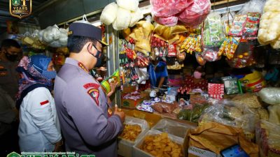 Kapolri Turun Langsung ke Pasar Pastikan Stok Minyak Goreng Untuk Warga Aman