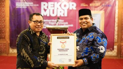 Suhatri Bur Bupati Padang Pariaman Raih Penghargaan Sahabat Pers Indonesia dari SMSI