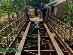 Kompak, Warga 2 Desa Kerjasama Dengan Pemdes Rehab Jembatan Di Pangandaran