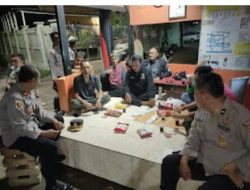Gerakan Ngawangkong Jelang HUT Bhayangkara ke 76, Jajaran Polsek Klari Sambang Poskamling Presisi