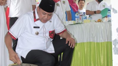 Tri Adhianto Lakukan Peletakan Batu Pertama di Musholah Ar Rahman Perwira Bekasi Utara