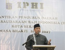 Plt. Walikota Bekasi Tri Adhianto menghadiri Pelantikan IPHI Kota Bekasi