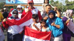 Jelang HUT RI, Plt. Wali Kota Bekasi Ikuti Gerakan Nasional Pembagian 10 Juta Bendera Merah Putih di Area CFD.