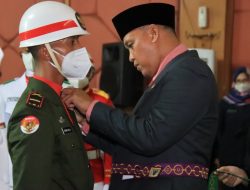 Plt Walikota Bekasi Kukuhkan 40 Pasukan Pengibar Bendera HUT RI ke-77