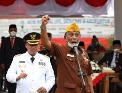 Plt. Wali Kota Bekasi Ajak Veteran Naik Podium Saat Peringatan HUT RI Di Kota Bekasi.