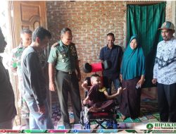 Dandim Pidie Bantu Kursi Roda Untuk Rajif Fandi, Bocah Penderita Lumpuh Layu