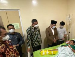 Gubernur Jawa Barat Kunjungi Korban Kecelakaan didampingi Plt Walikota Bekasi