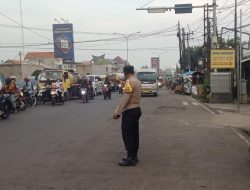 Menekan Kemacetan, Polsek Karawang Kota Ikut Giat Gatur Lalin