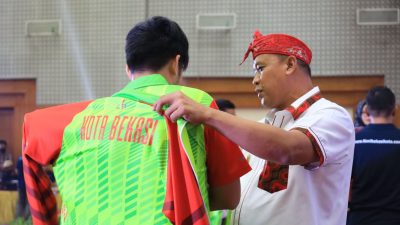 Plt Walikota Bekasi kukuhkan para Atlet yang akan bertanding di Porda Provinsi