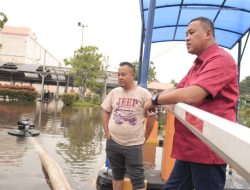 Tinjau Banjir di Area Bekasi Timur, Plt. Wali Kota Bekasi Kerahkan Petugas BMSDA