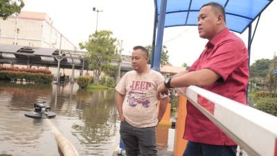 Tinjau Banjir di Area Bekasi Timur, Plt. Wali Kota Bekasi Kerahkan Petugas BMSDA