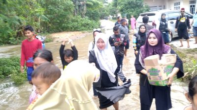 Aksi Sosial Srikandi AOB; Bantu Korban Banjir Cabangbungin