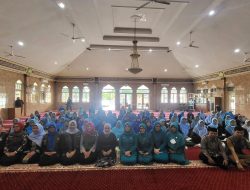 Ibu- Ibu di Jatiasih Semangat Ikuti Pelatihan Membaca Al-Quran