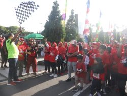 Fun Walk Ramaikan CFD Kota Bekasi Hari Ini, Plt. Wali Kota Bekasi Lepas Peserta.