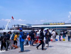 Pelabuhan Muara Angke masih ramai dipenuhi penumpang