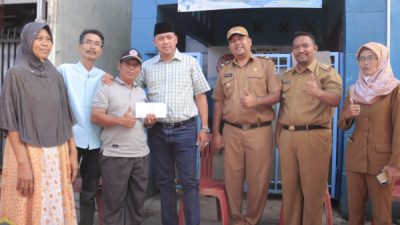Kunjungi Program Rutilahu di Bekasi Utara, Plt Walikota Bekasi Turut Membantu Secara Pribadi