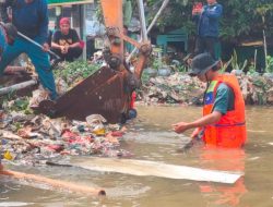 Peringati Hari Lingkungan Hidup Sedunia, DLH Kota Bekasi Gelar Aksi Bersih Kali Bekasi