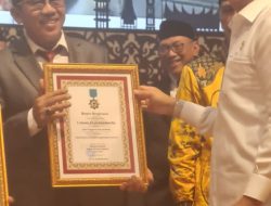 Plt Walikota Bekasi Raih Penghargaan Sebagai Tokoh Penggerak Koperasi Madya