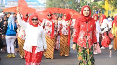 Ketua Dekranasda Kota Bekasi Wiwiek Hargono Promosikan Bekasi City Fashion Movement 2023 di Area CFD