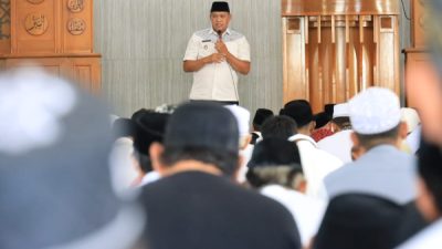 Shalat Jum’at Keliling di Wilayah Kecamatan Bekasi Utara, Plt. Walikota Bekasi Ajak Warga Sejahterakan Masjid
